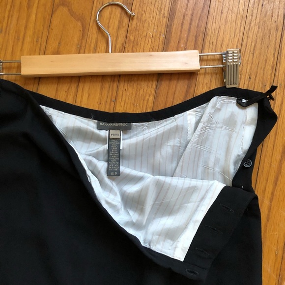 Banana Republic • Wool suiting Side Button Skirt - Picture 2 of 6